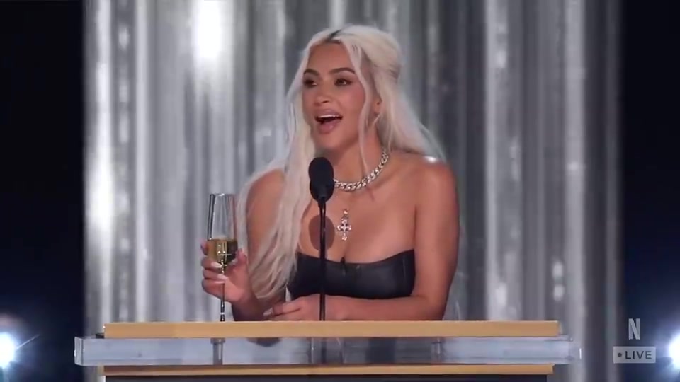 金-卡戴珊早先參加美國吐槽大會被噓到說不了話