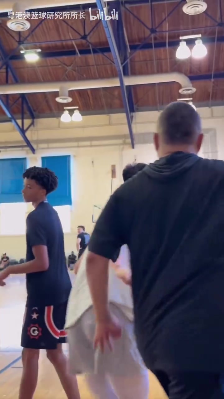 中國連線楊瀚森郭昊文同場競技倆人相互調(diào)侃跑不動了