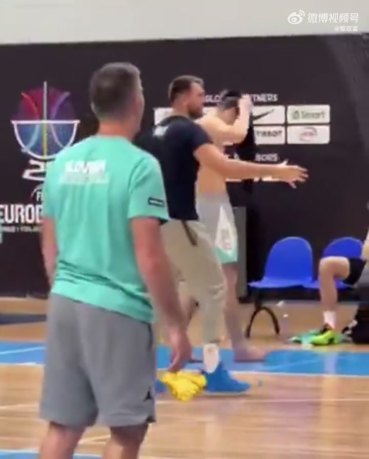 東契奇隊(duì)內(nèi)訓(xùn)練簡(jiǎn)直是大活寶一枚