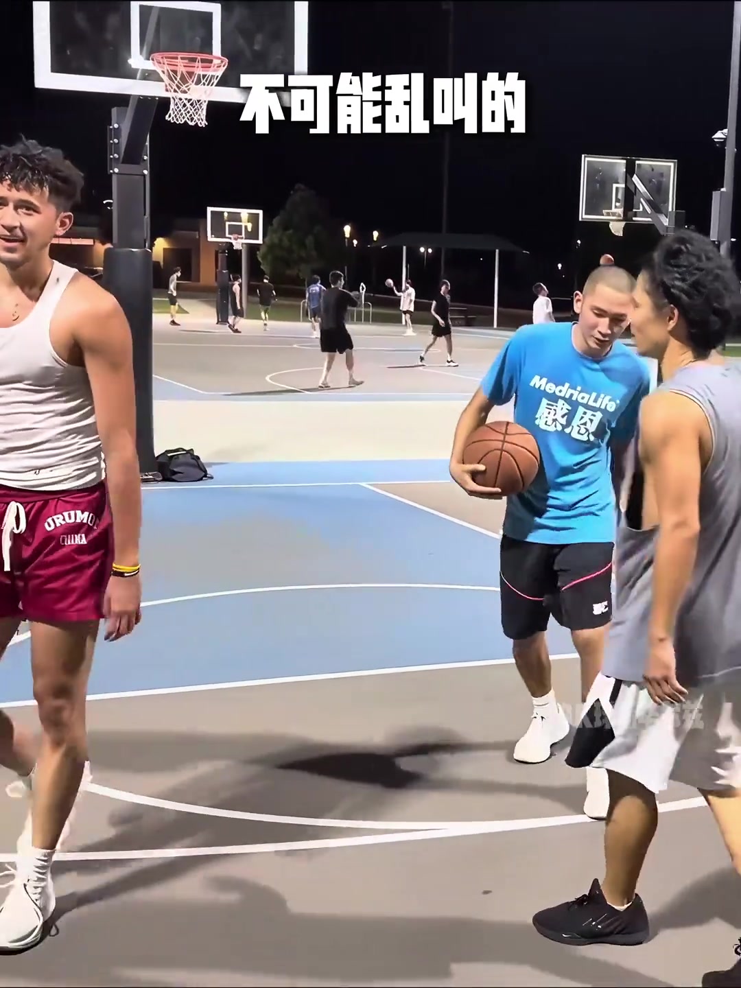 國內(nèi)街球老炮有多強來看街球王吳悠硬鋼前職業(yè)卡米然