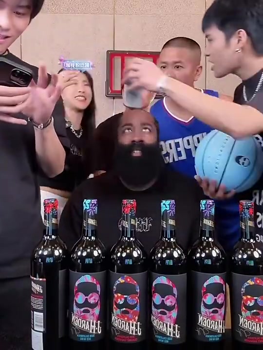 令登哥震驚哈登曾在三只羊直播間12秒賣出4萬瓶紅酒