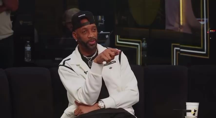 麥迪如果把詹姆斯也放到三角進攻體系中那他將成為GOAT