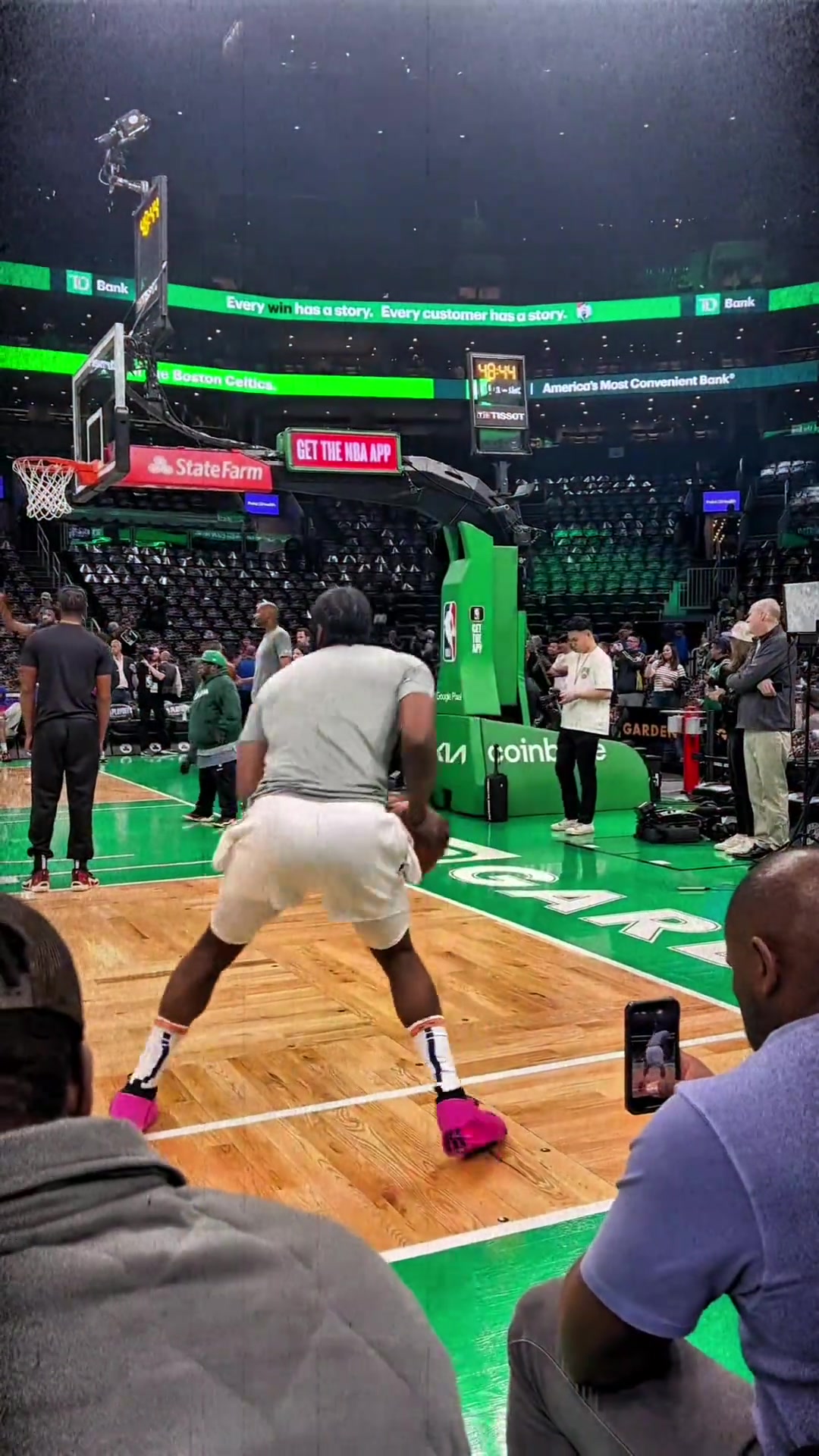 楊毅很多人還是低估了哈登的組織能力 還把他定義為一個得分手