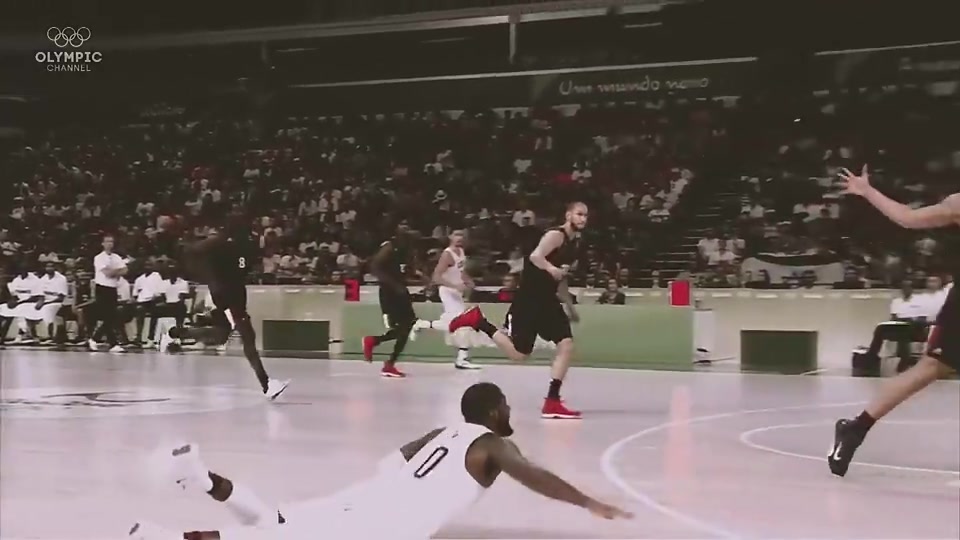 那時(shí)候就這么默契國(guó)際賽場(chǎng)上的711歐文倒地給杜蘭特送空接