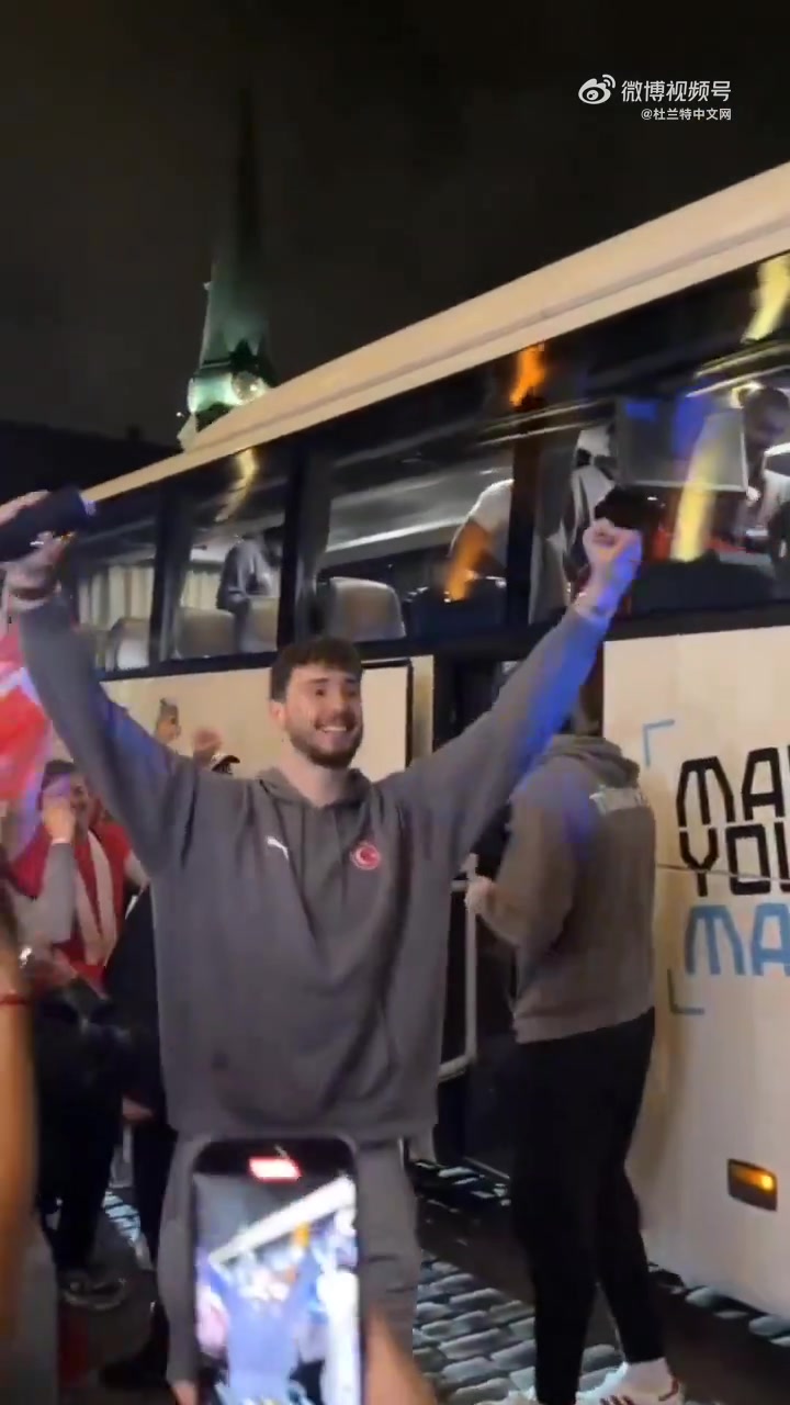 能不能拿下冠軍申京在土耳其隊中已經(jīng)非常有老大范兒了