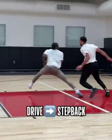 三個(gè)人誰單挑更強(qiáng)拉文馬克西烏布雷此前訓(xùn)練中互相單挑