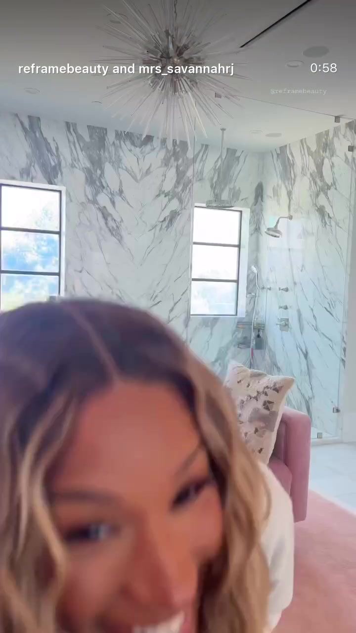 保養(yǎng)得不錯近距離感受下詹嫂薩瓦娜的顏值牙齒是真的白