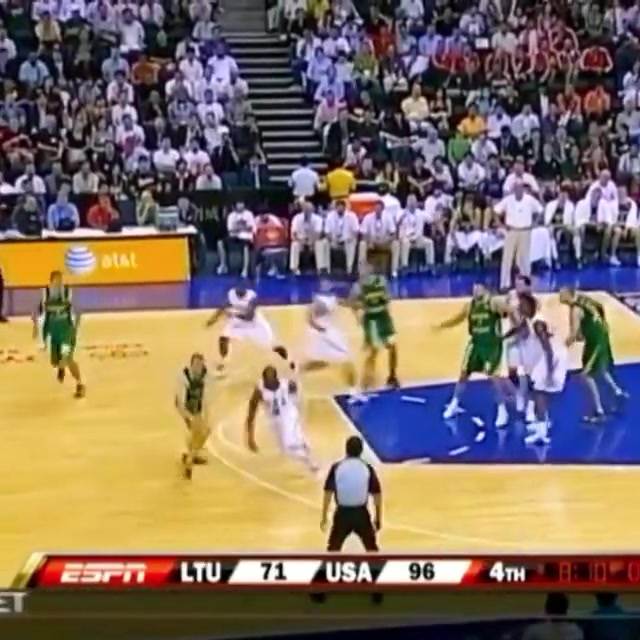 巔峰韋德有多炸一記空接風車暴扣讓美國隊替補席集體起立