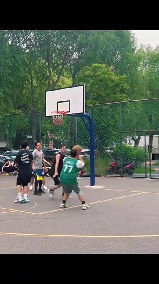 事實(shí)證明打球是減不了肥的東契奇的胖粉絲打球有多地板流