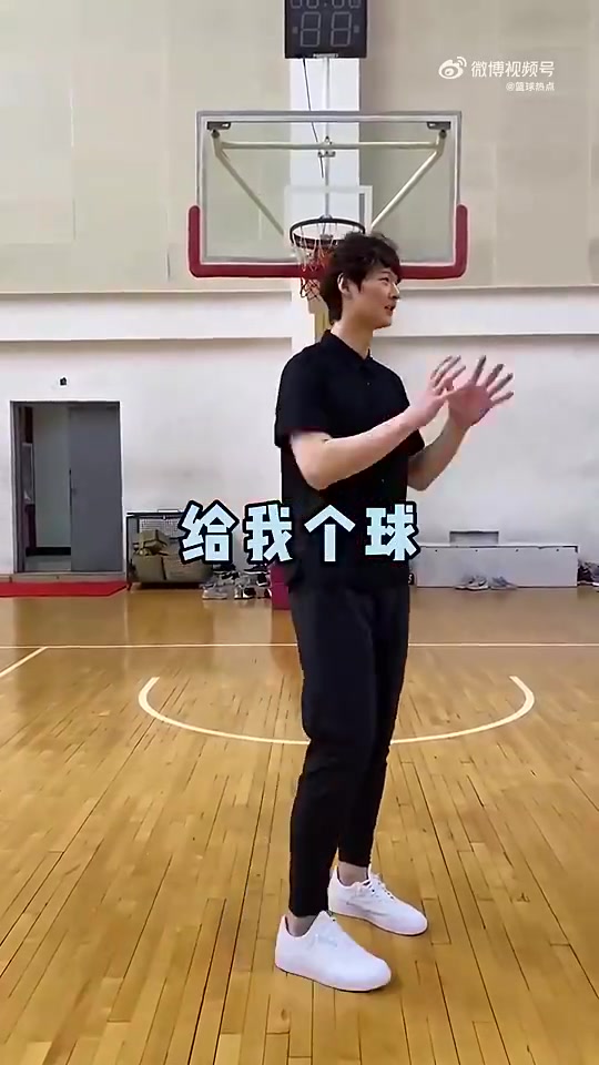 這么幽默王哲林此前搞笑視頻如何在籃球場(chǎng)撩妹