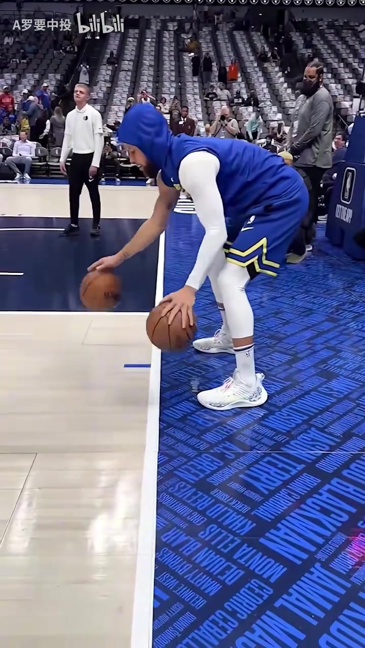 歷史級別的控運庫里運球訓(xùn)練合集簡直就像會魔法一樣