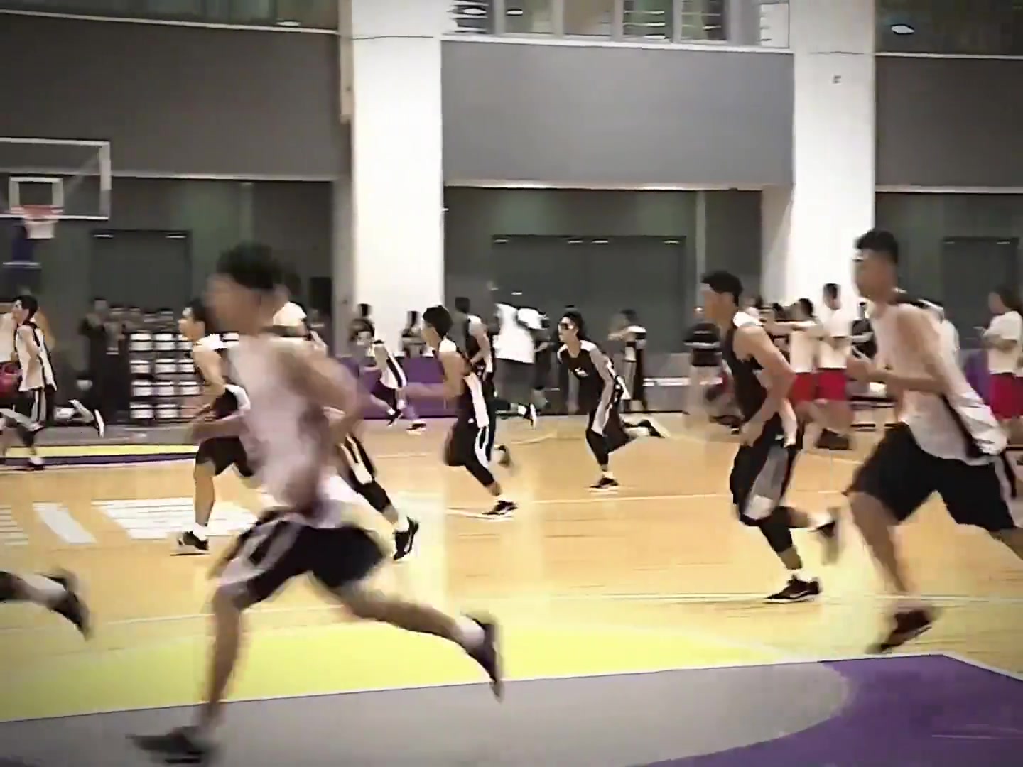 滿(mǎn)分中國(guó)行當(dāng)小球員沒(méi)完成任務(wù)科比是這樣懲罰他的