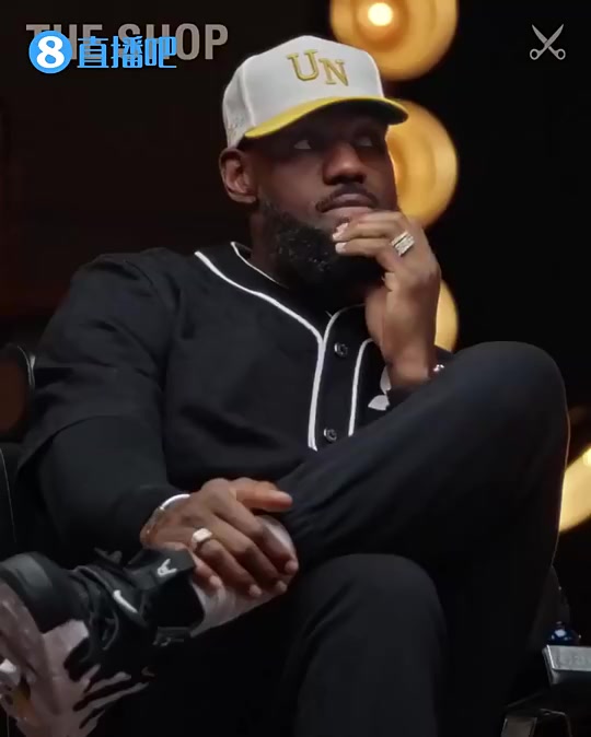 詹姆斯13年我DPOY排名第二但得獎(jiǎng)那人連防守一陣都沒(méi)進(jìn)