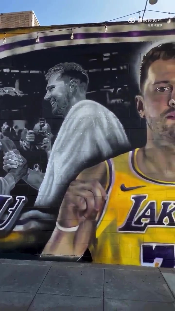 重溫昔日溫情時(shí)刻?hào)|契奇與科比Gigi的最新壁畫(huà)