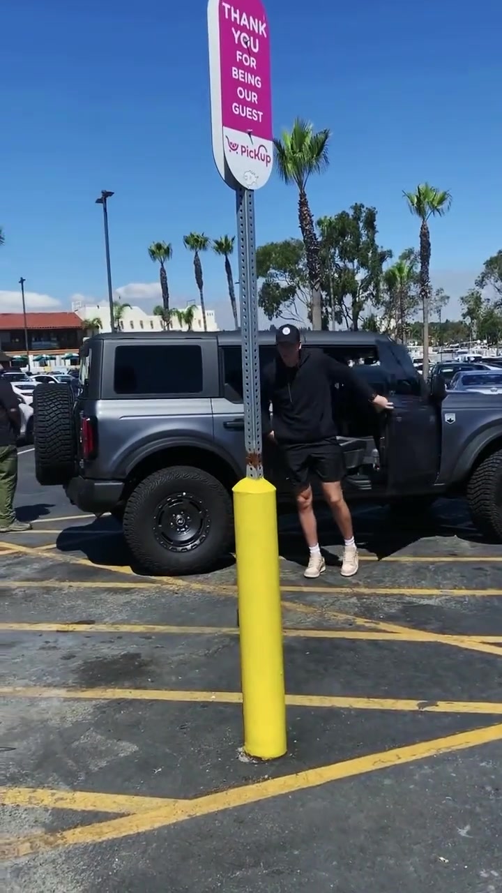 湖人顏值擔(dān)當(dāng)感受一下里夫斯在洛杉磯有多少球迷