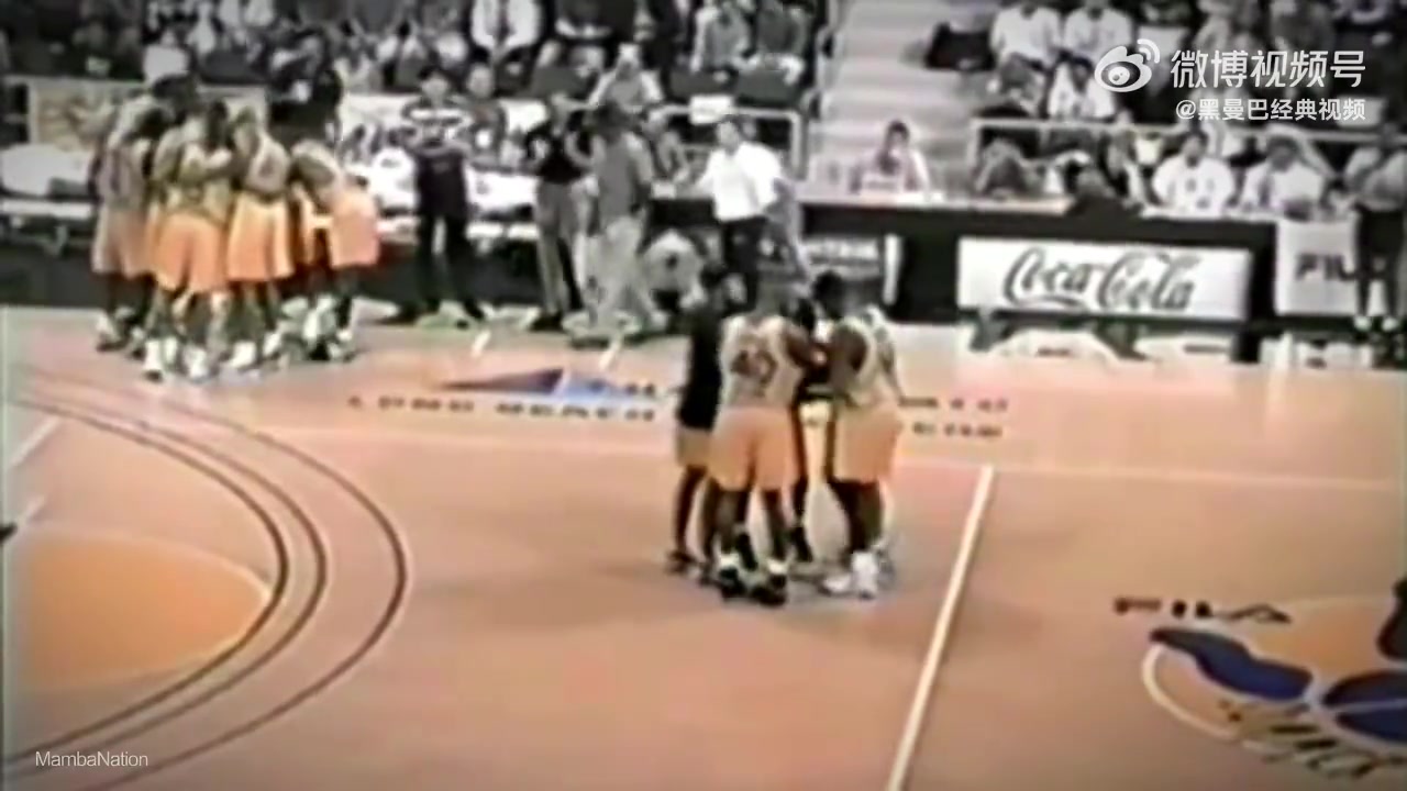 17歲的科比對(duì)陣中國(guó)男籃那場(chǎng)比賽胡衛(wèi)東6記三分砍下22分