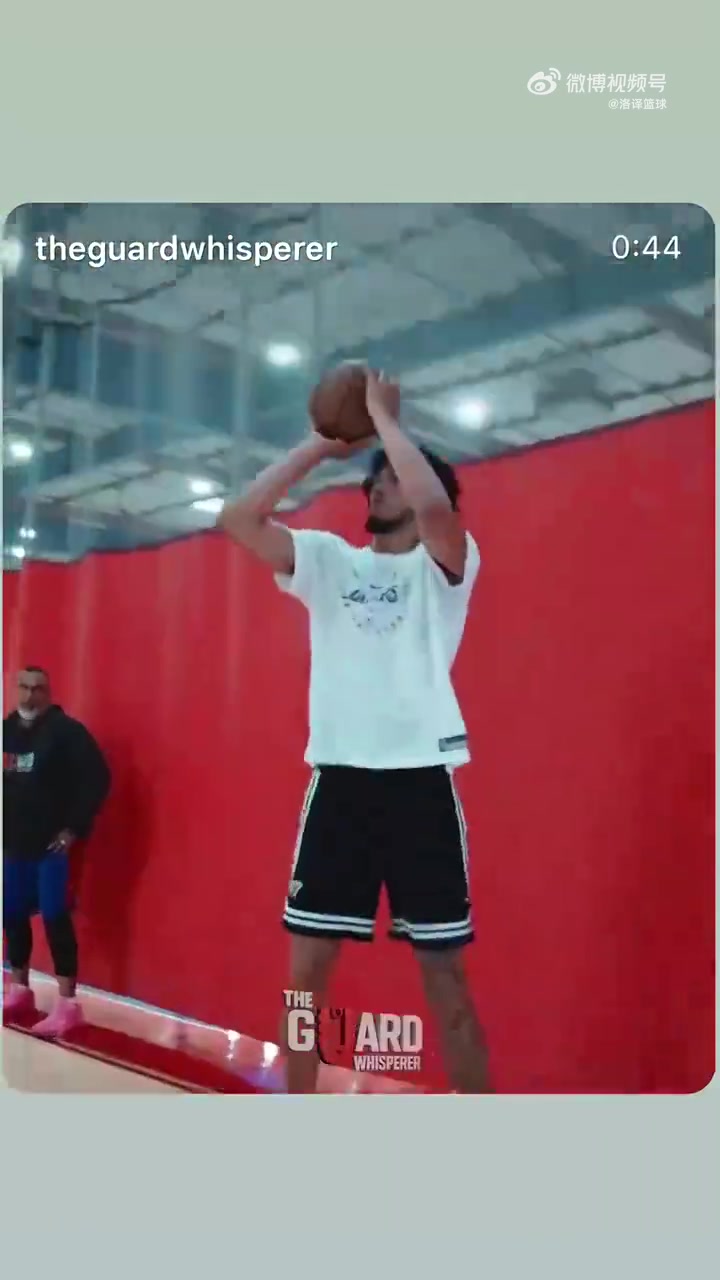 真能練出來(lái)嗎湖人中鋒海斯休賽期苦練外線投籃試圖開發(fā)三分