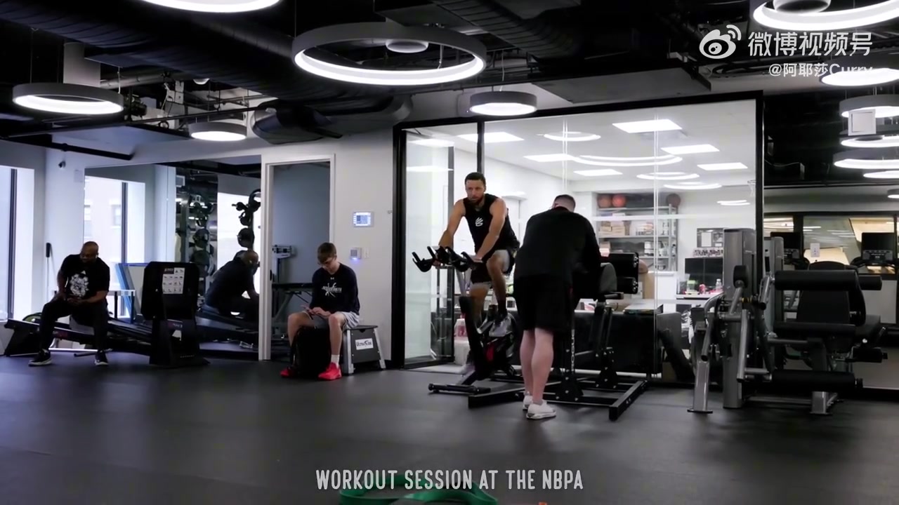 庫里的訓練看著就很累了不知道他本人怎么堅持下來的