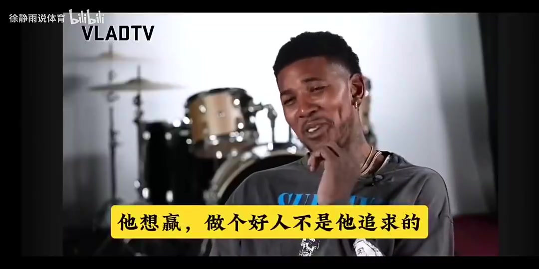 尼克-楊科比不是友好的人有次替補席坐滿了他讓新秀起來自己坐上去