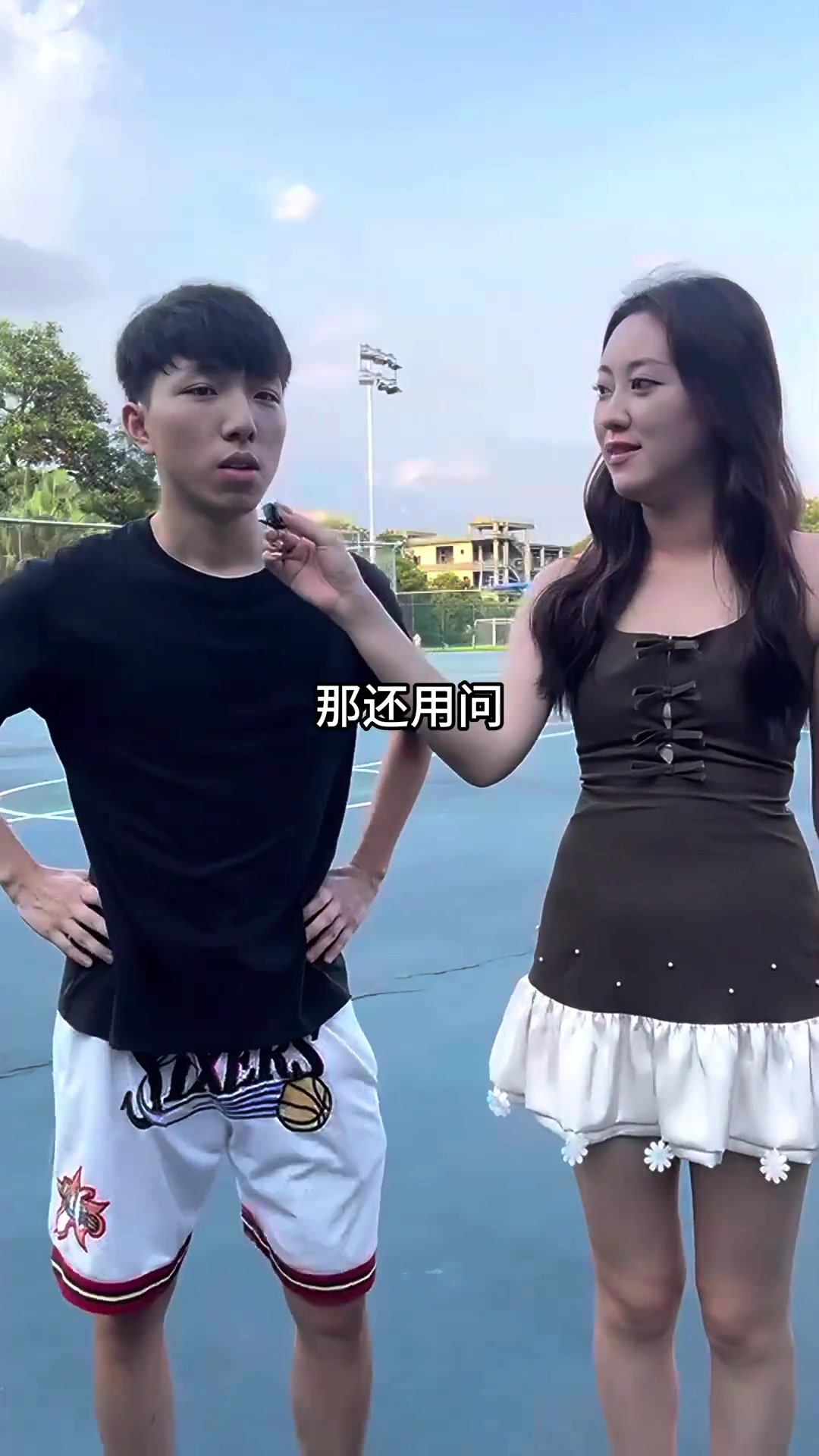 小姐姐采訪路人科比和庫里 誰更應該進NBA歷史前10