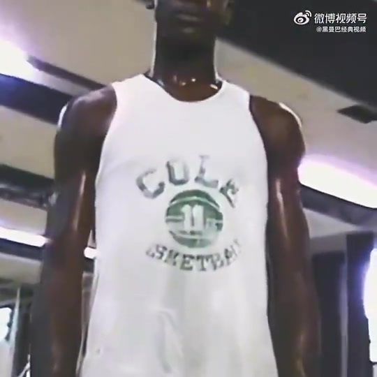 珍貴錄像帶高中時期的奧尼爾對籃框的摧殘真的太狠了