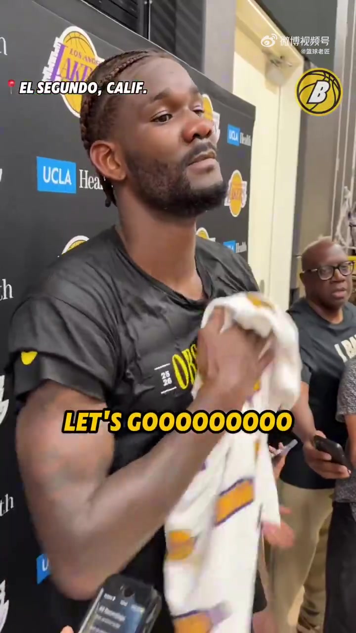 練得很刻苦湖人訓(xùn)練營首日艾頓全身濕透不停拿毛巾擦拭