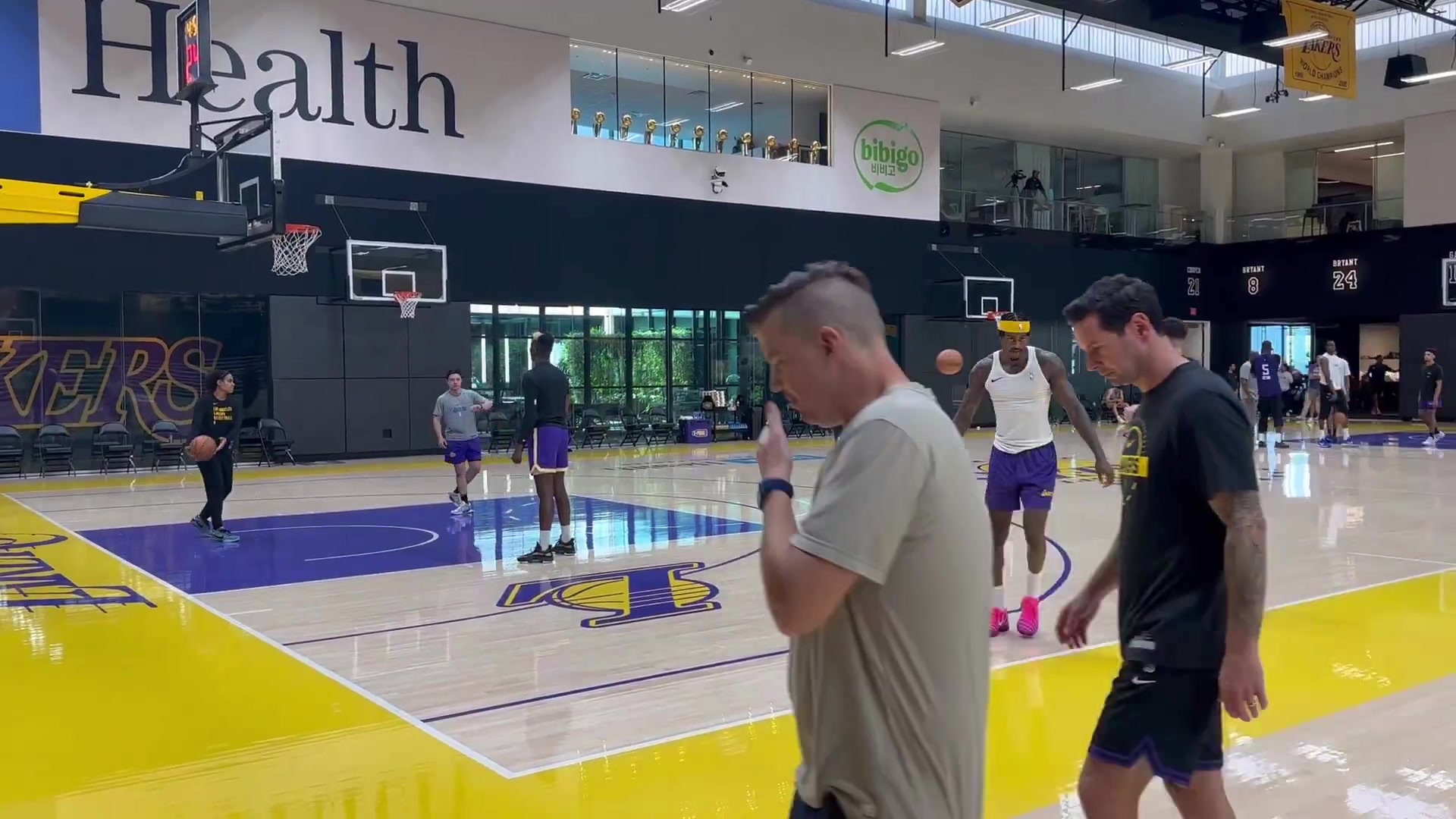 彪哥和拉拉維亞一起訓(xùn)練三分你倆新賽季能否當(dāng)個靠譜3D