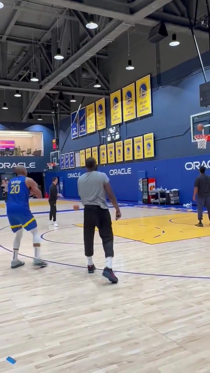 玄冥二老霍福德和追夢一起加練三分 姿勢咋還越來越像了