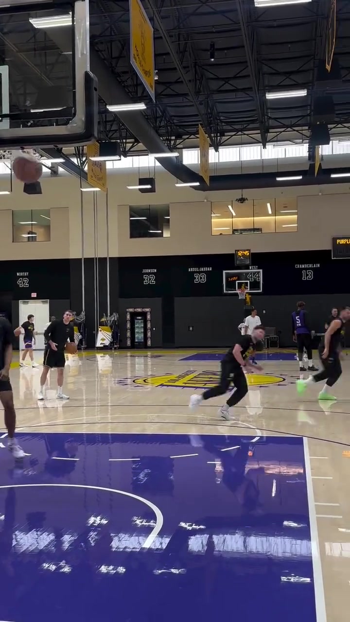 東契奇這狀態(tài)可以啊這狀態(tài)老詹可以多休息休息應(yīng)該沒啥問題