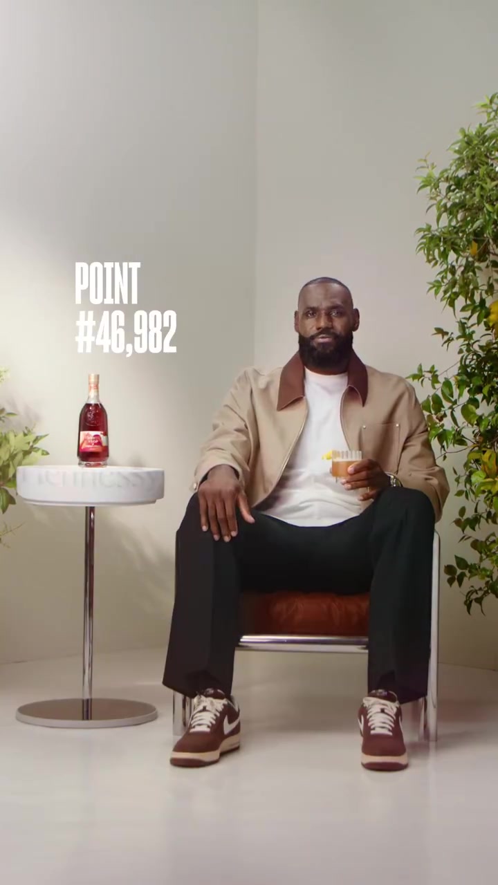 一口悶了詹姆斯又更新社媒了這次還是宣傳軒尼詩