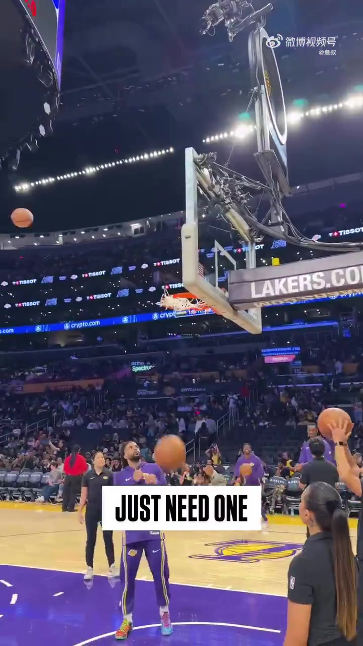 恢復(fù)得不錯(cuò)看來詹姆斯手癢沒忍住來了記三分