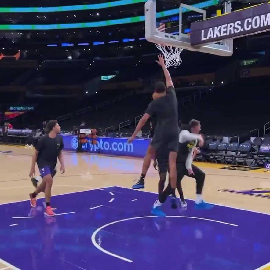 這視野這球商這些騷氣傳球感覺(jué)東契奇都傳得好輕松啊