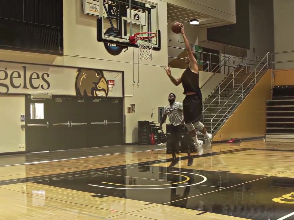 完美的肌肉線條易建聯(lián)多年前在洛杉磯的個人訓(xùn)練