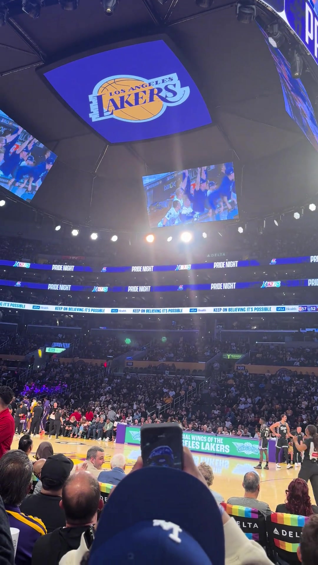 感受LA球迷對大谷翔平的愛 NBA現(xiàn)場播放恭喜大谷進(jìn)決賽