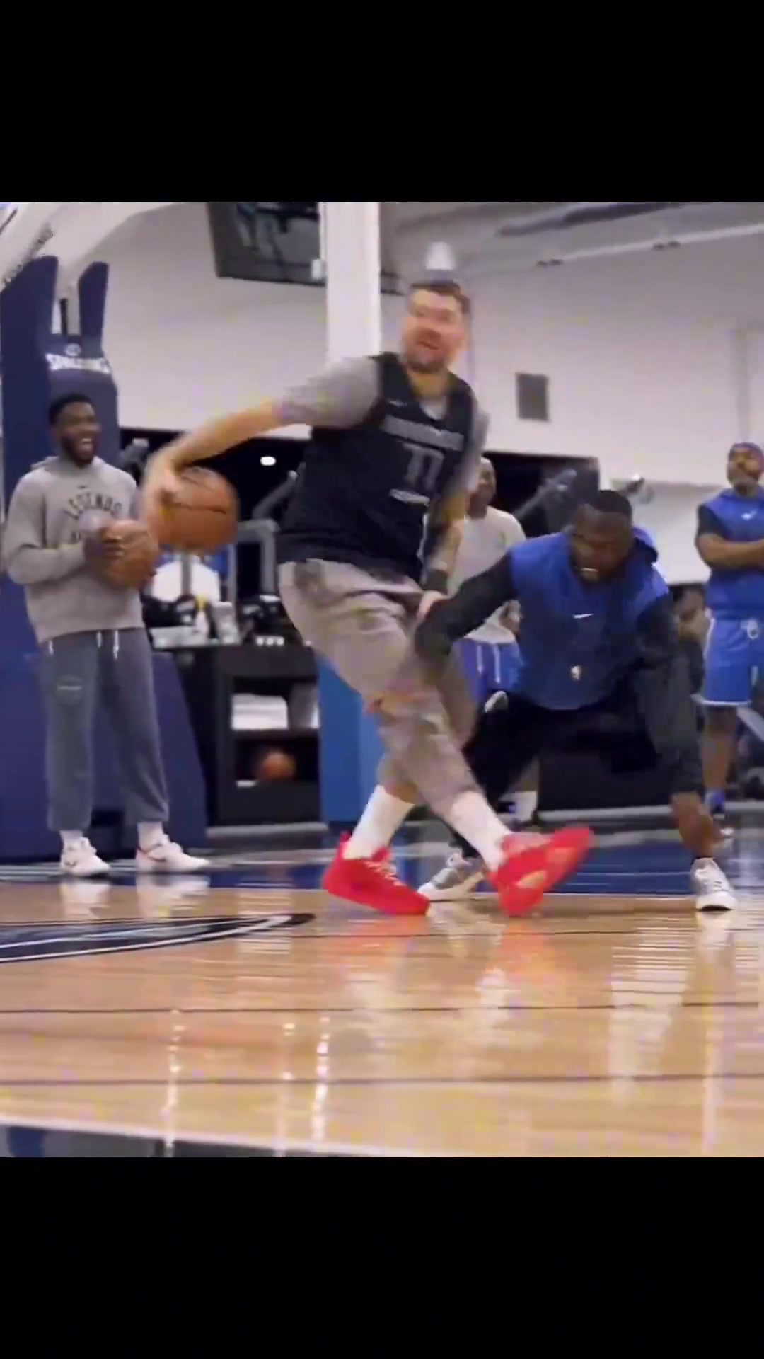 077慵懶的方式看著又是那么舒服漫不經(jīng)心卻又那么牛逼