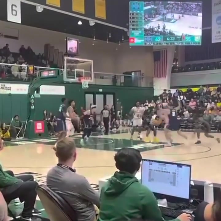 這對(duì)抗腳步王俊杰左手挑籃連續(xù)滯空上籃生涯新高23分