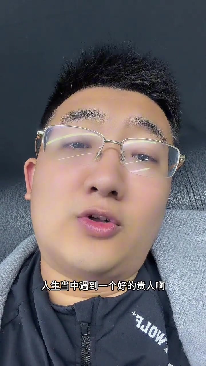 解說(shuō)老鄭泰倫盧所取得的成就都是當(dāng)初跟詹姆斯在一塊他沒(méi)什么戰(zhàn)術(shù)的