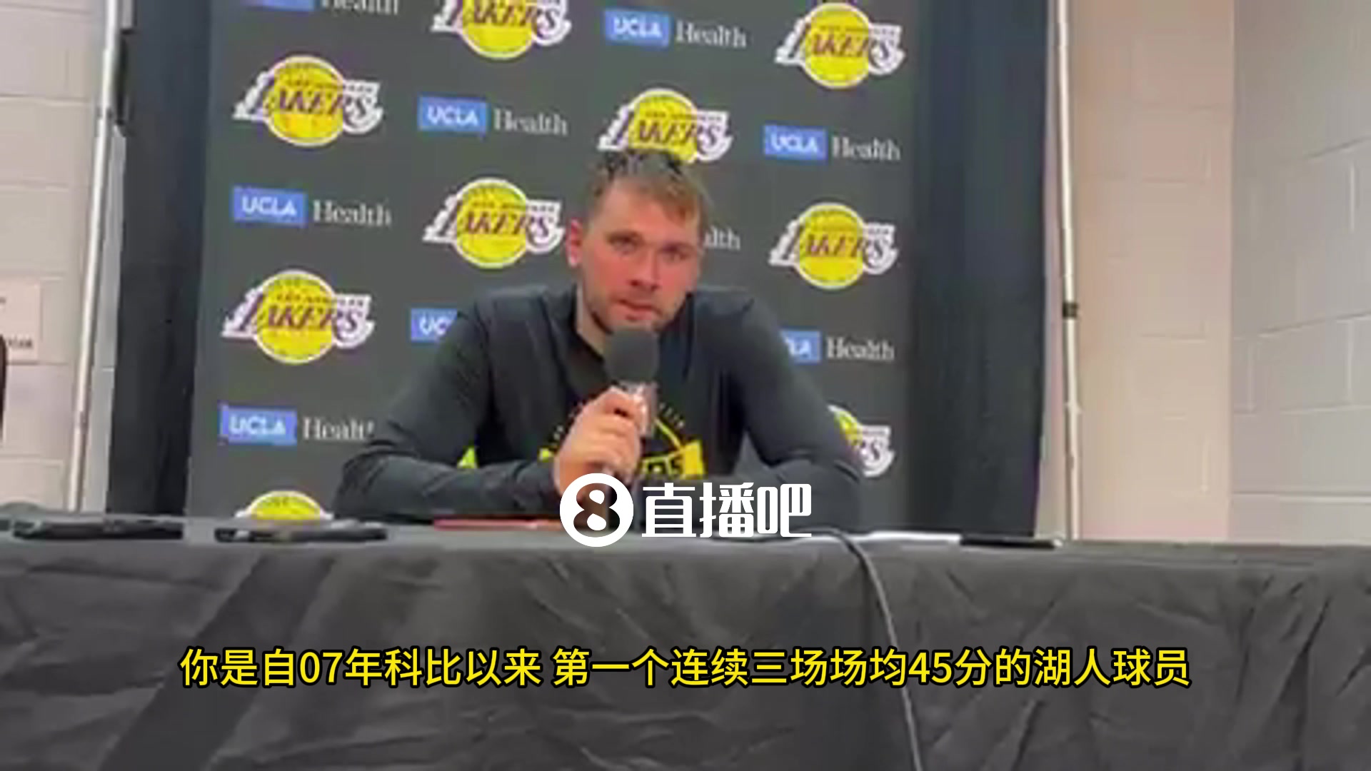 東契奇被記者問道是否可以場(chǎng)均40分東子無奈笑了那太難了