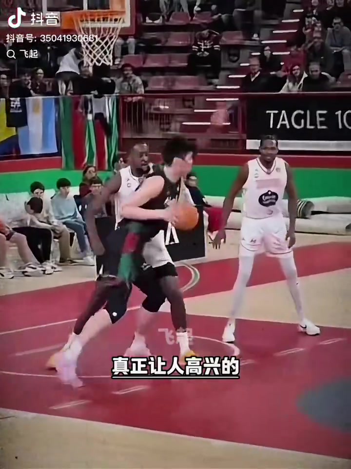 對比網(wǎng)友總結(jié)余嘉豪在歐洲的比賽防守腳步比楊瀚森快了不少