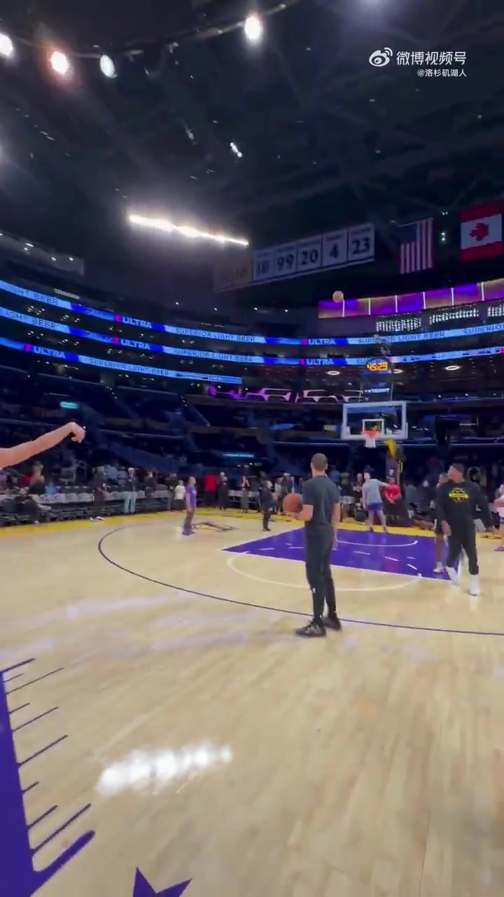 哪有軍訓(xùn)教官的東契奇賽前飆中圈三分助教們俯臥撐愿賭服輸