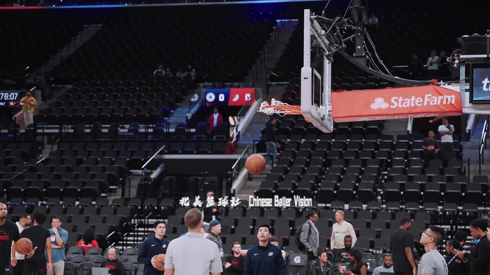 英語有進步楊瀚森賽前熱身與助教直接交流已經(jīng)可以擺脫翻譯了