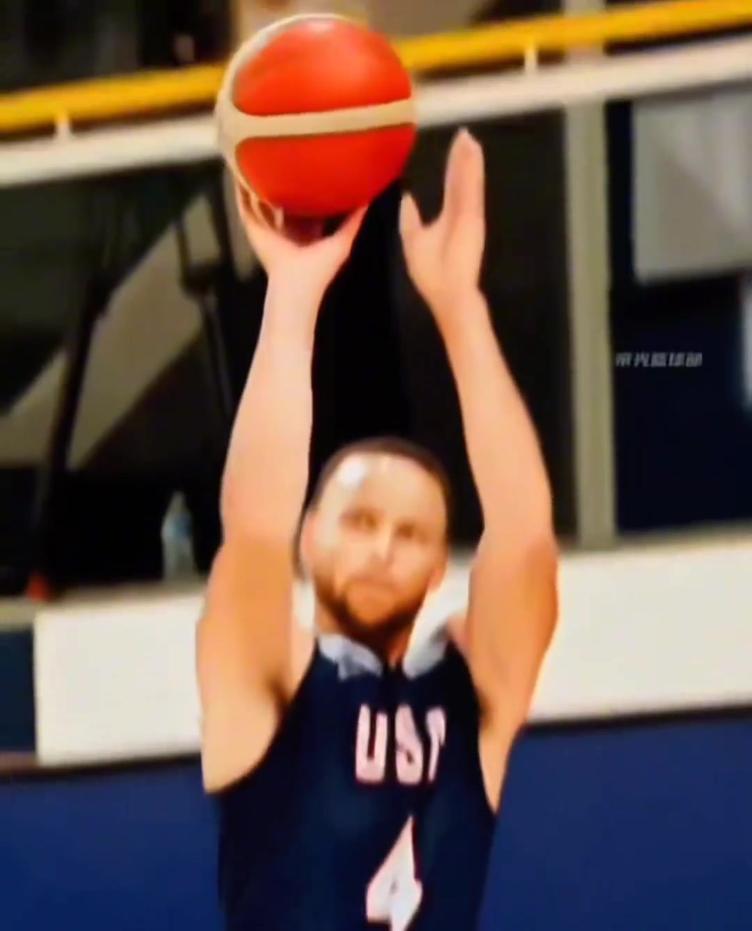 庫里投籃細(xì)節(jié)解析壓腕時食指與中指撥球中指最后撥出...