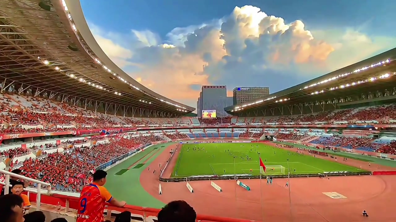 泰山球迷什么德甲的雪西甲的晚霞我只喜歡大球場(chǎng)的云