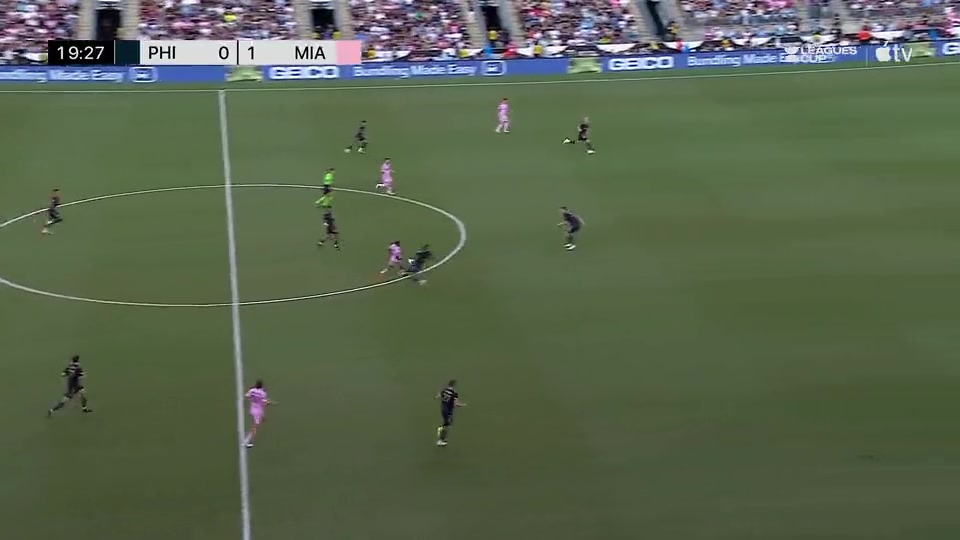 看看這距離?國(guó)外球迷這是梅西在邁阿密最被低估的一球