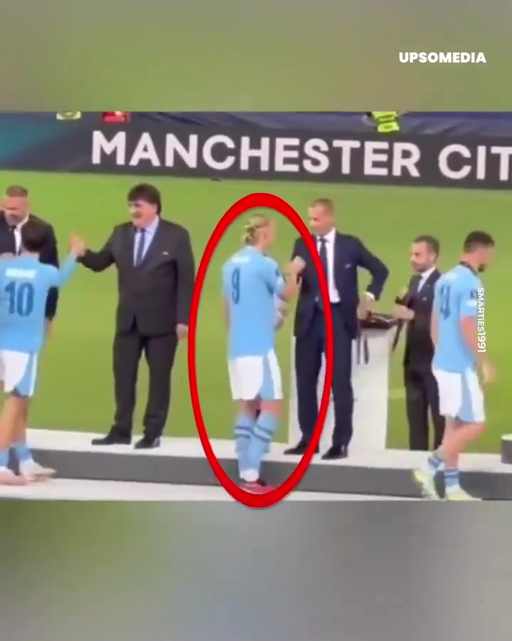 太暖了沒(méi)有一個(gè)人注意到她是盲人女孩 只有格拉利什注意到并給予關(guān)心