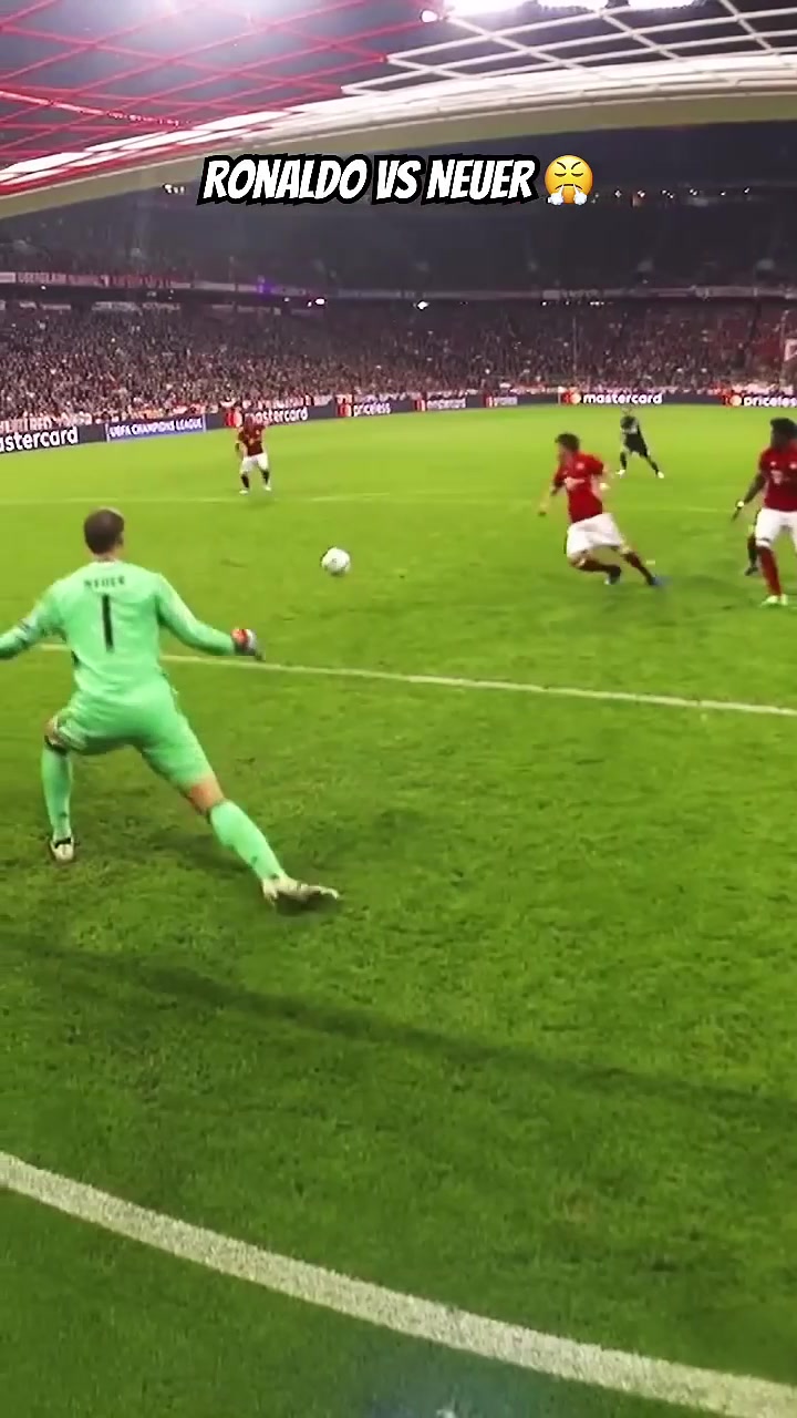 麒麟臂vs金剛腿C羅近距離暴力射門諾伊爾竟能單掌擋出