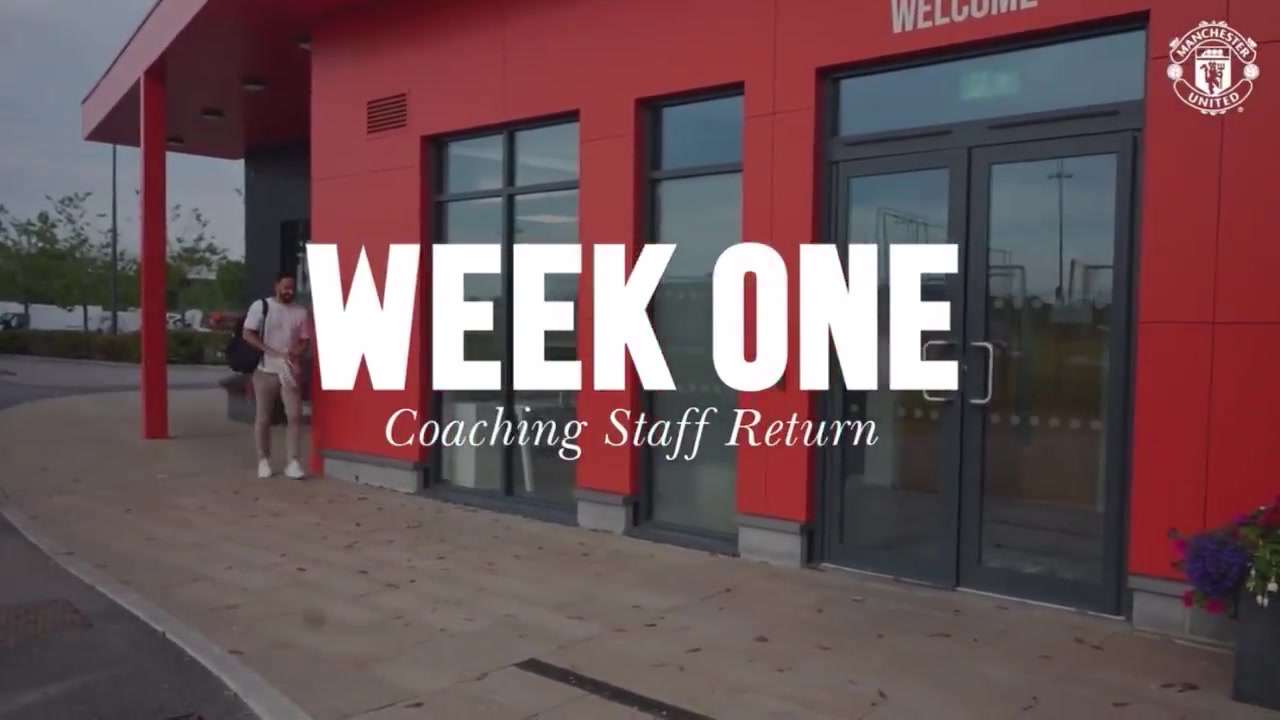 曼聯(lián)教練組已經(jīng)回到卡靈頓備戰(zhàn)新賽季