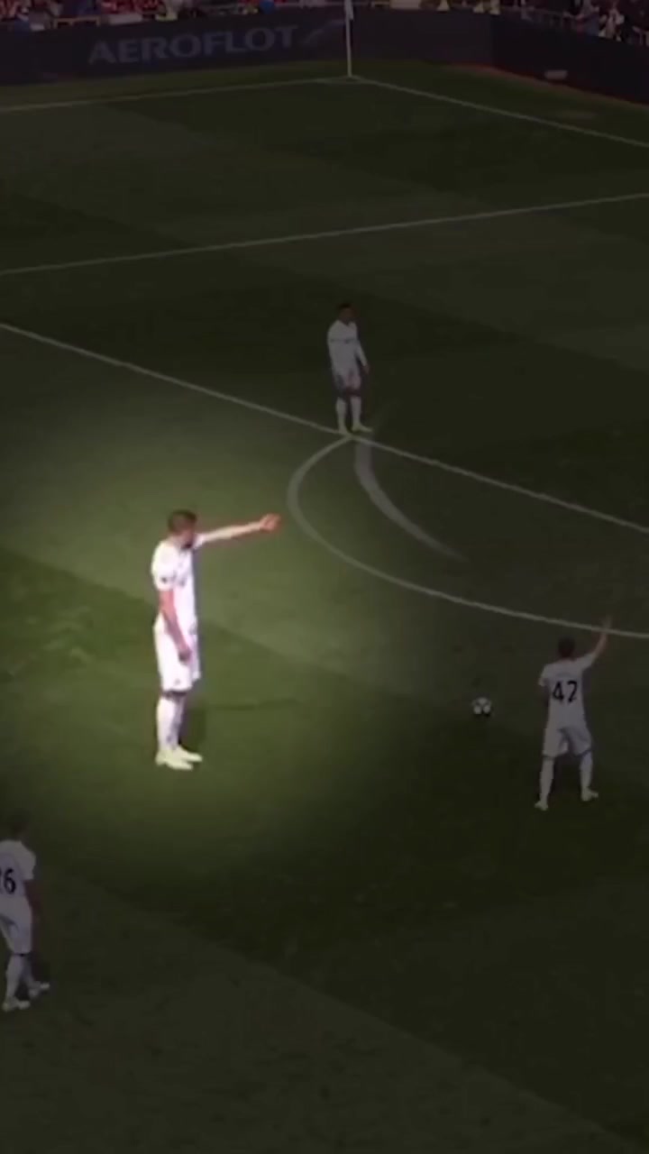 埃雷拉你以為我在第二層實際上我在大氣層