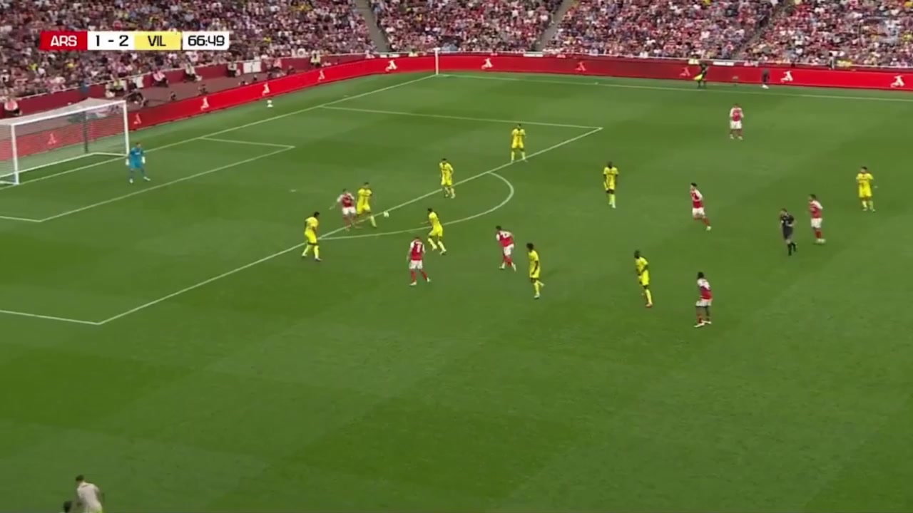 太快了黃潛斷球一腳直塞撕破槍手防線丹朱馬單刀長驅直入破門