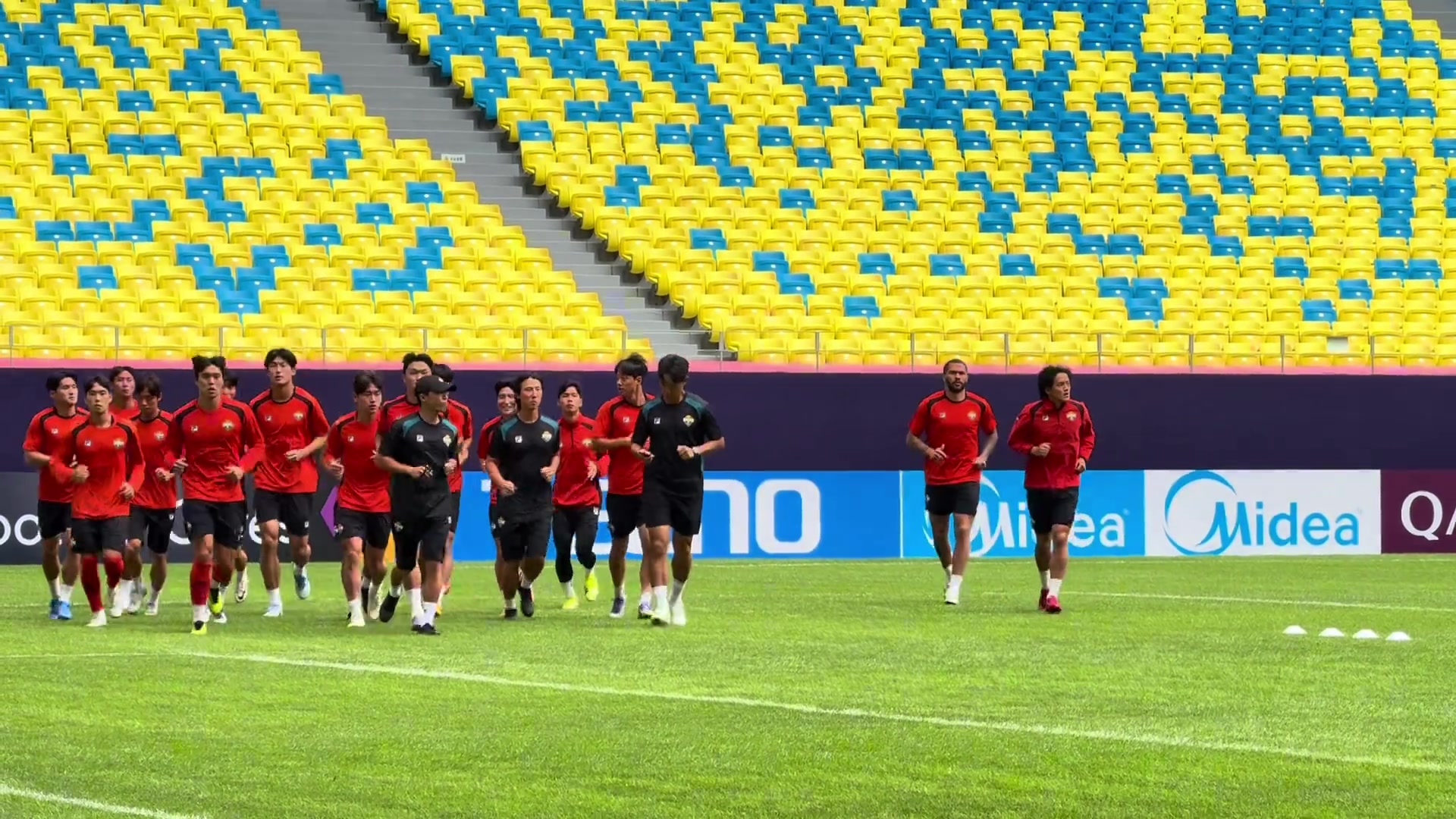 江原FC賽前踩場(chǎng),大批主力缺席,蓉城能否順利拿下亞冠主場(chǎng)首勝